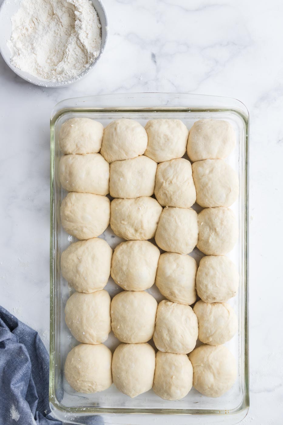a 9x13 pan of dinner rolls on to rise