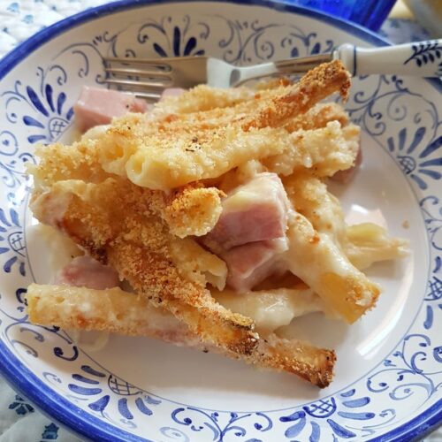ham and cheese pasta on a plate