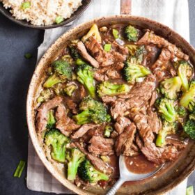 A skillet of 15 minute broccoli pork breeze fry is a straightforward dinner.  15 Minute Broccoli Red meat Trudge Fry broccolibeef 280x280