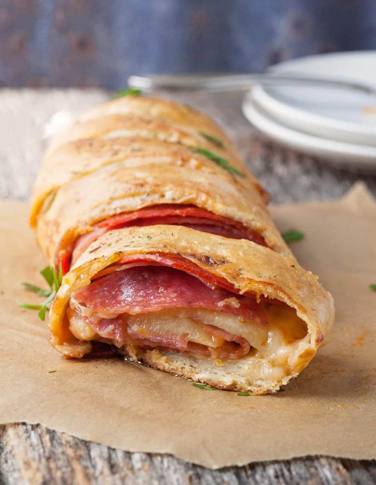 The smell of an Italian eatery is just a half hour away with this easy and filling easy stromboli.