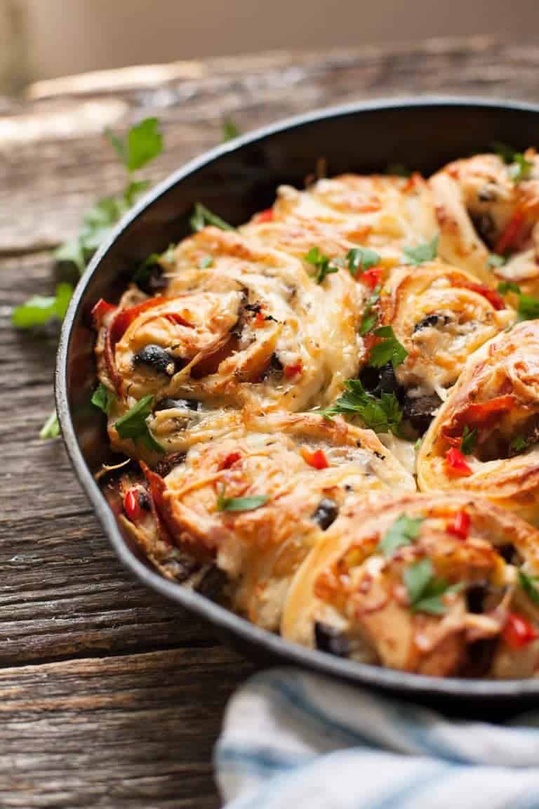 Need a freezer friendly, picky-eater customized dinner? You can do it all with skillet pizza rolls.